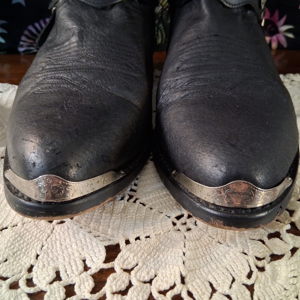 Dingo Suiter Black Leather Boots Chain Concho Collar Metal Tip Size 11 EW Mens - Picture 11 of 13